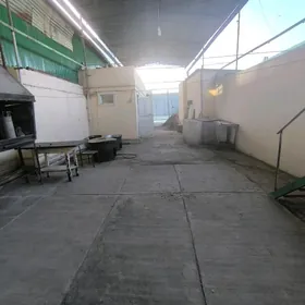 Arenda söwda üçin howly jaý.