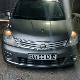 Nissan Versa 2011