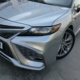 Toyota Camry 2021