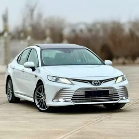 Toyota Camry 2021