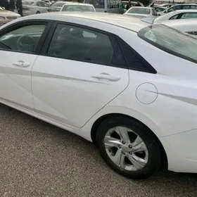 Hyundai Elantra 2023