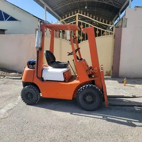 Kara Forklift 2005