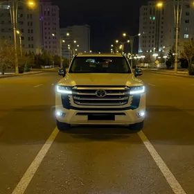 Toyota Land Cruiser 2024