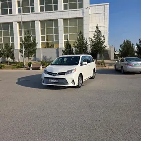 Toyota Sienna 2016