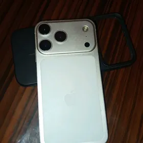 İphone xr 17 Pro öwrülen