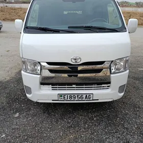 Toyota Hiace 2021