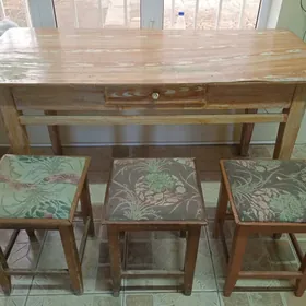 кухонный стол 3 табуретки