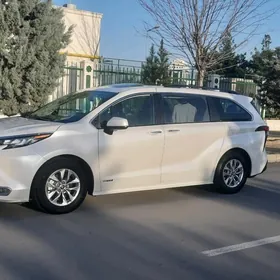 Toyota Sienna 2021