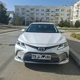 Toyota Camry Hybrid 2021