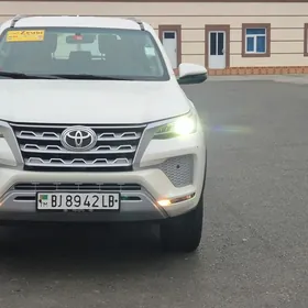 Toyota Fortuner 2021