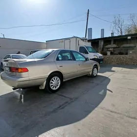 Toyota Camry 2001