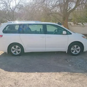 Toyota Sienna 2010