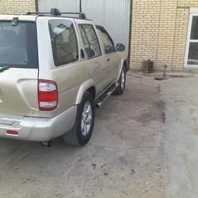 Nissan Pathfinder 2000