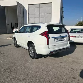 Mitsubishi Montero Sport 2023