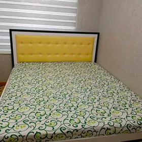 Двуспальная кровать