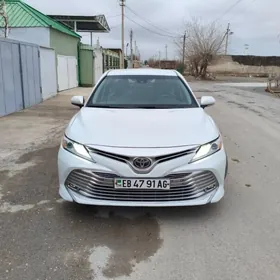 Toyota Camry 2018