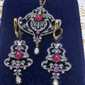 золотой кулон и серьги