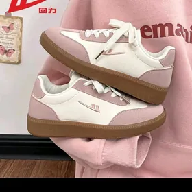 женские кроссовки