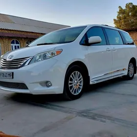Toyota Sienna 2013