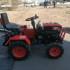 Mini traktor