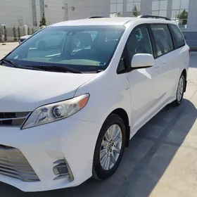 Toyota Sienna 2020