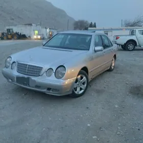 Mercedes-Benz E320 2001