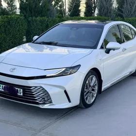 Toyota Camry Hybrid 2025