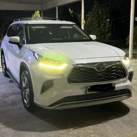 Toyota Highlander 2021