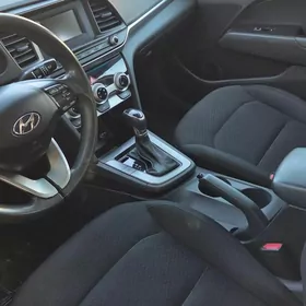 Hyundai Elantra 2019
