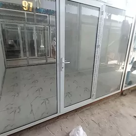 Satlyk magazyn bazarda