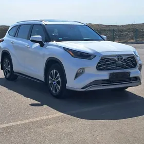 Toyota Highlander 2020