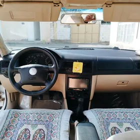 Volkswagen Golf 2003