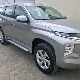 Mitsubishi Montero Sport 2025