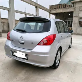 Nissan Versa 2011