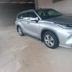 Toyota Highlander 2020