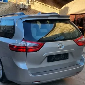 Toyota Sienna 2016
