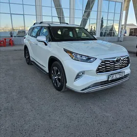 Toyota Highlander 2021