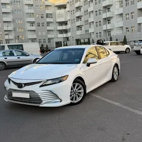 Toyota Camry 2021