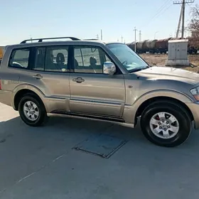 Mitsubishi Pajero 2005