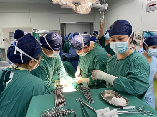 60 millionda biri: Hytaýda ýaş zenan tebigy göwrelilik bilen bäşem çaga dünýä indirdi