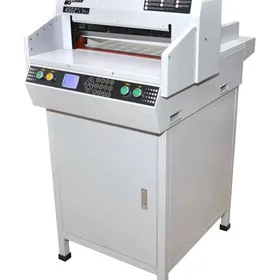 Kagyz kesýän rezak