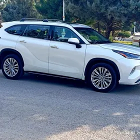 Toyota Highlander 2021