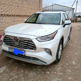 Toyota Highlander 2021