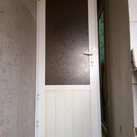 продаётся дверь