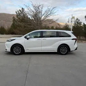 Toyota Sienna 2021