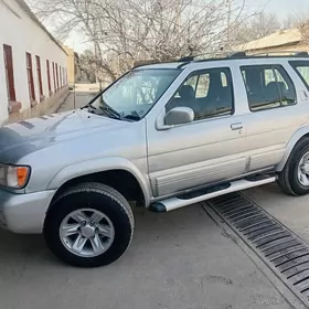 Nissan Pathfinder 2001