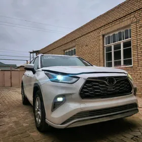 Toyota Highlander 2021