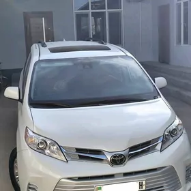 Toyota Sienna 2019
