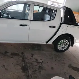 Mitsubishi L200 2014