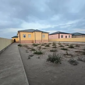 30ýyllyk ýer zemin jaý